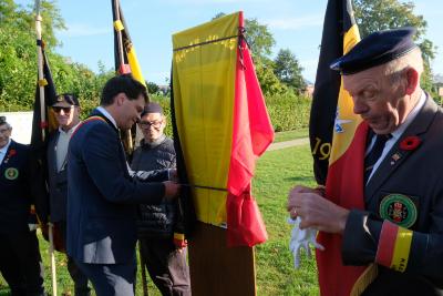 Inhuldiging infobord oudstrijders op begraafplaats Lembeke