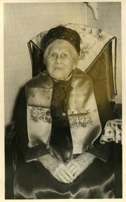 100-jarige Leonie Dobbelaere, Boekhoute