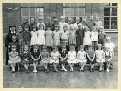 Klasfoto 3de kleuterklas Sint-Jozefschool, Ertvelde, 1960