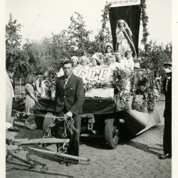 Wagen Koningin van Vrede, Vredesstoet Beke, 1945