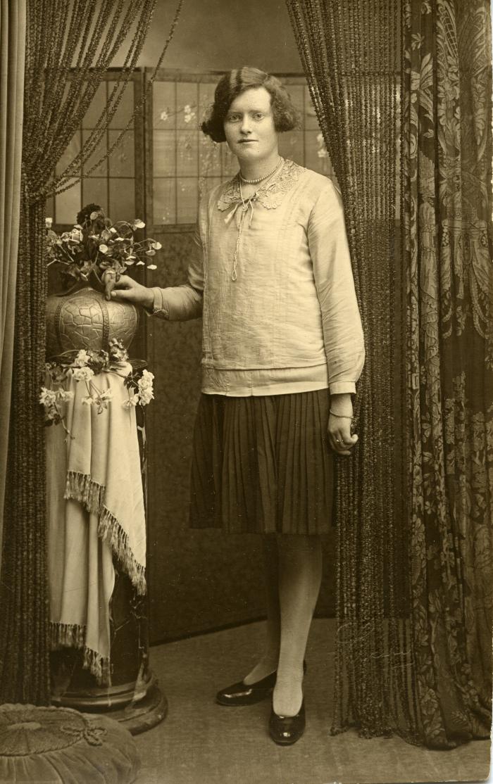 Studioportret, Anna De Witte, Kluizen ca. 1932