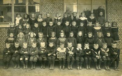 Klasfoto Bewaarschool Boekhoute, 1911
