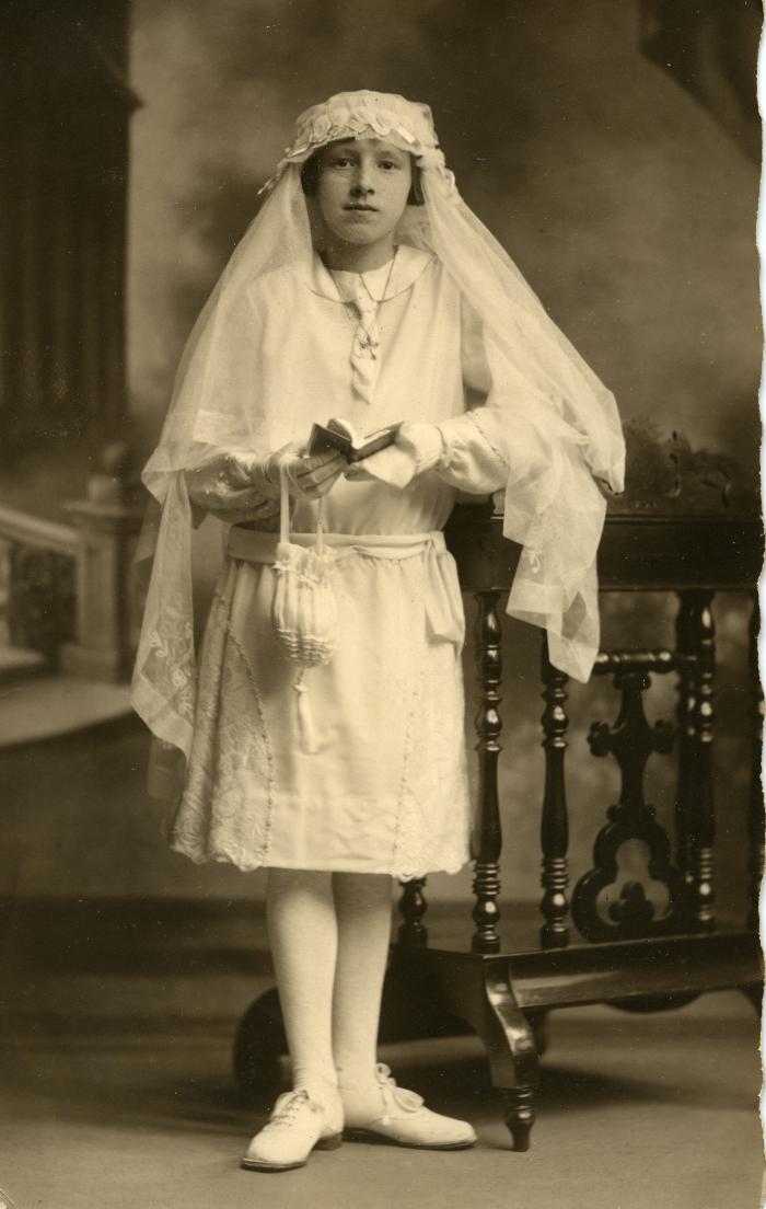 Plechtige Communieportret van Anna De Witte, Kluizen 1925