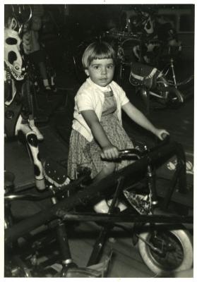 Op de kindermolen op Ertvelde kermis, 1960