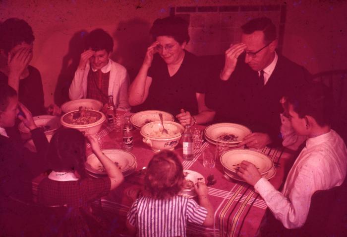Het Lembeekse gezin Matthys aan tafel