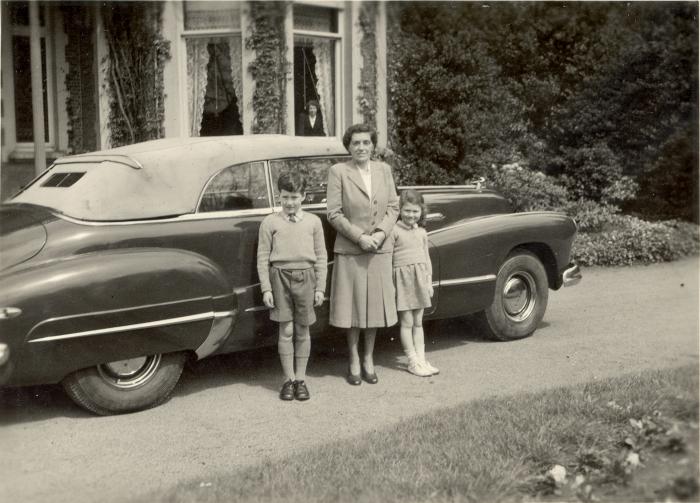 Margaret Armstrong met zoon Peter en nichtje Dinah in Eeklo, 1950