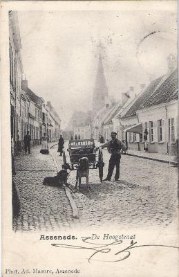 Postkaart van de Hoogstraat in Assenede, 1900