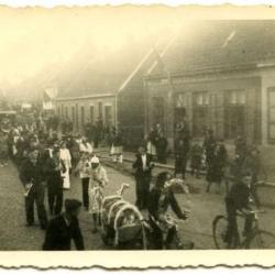 Een koets op de oprijlaan van Villa Pinehurst, Eeklo, maart 1910