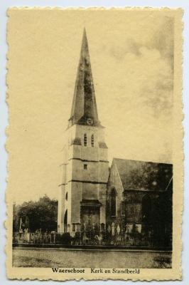 Postkaart kerk en standbeeld, Waarschoot