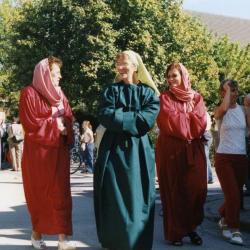 Parochianen en buurtbewoners in de processie van Rieme, 2003(II)