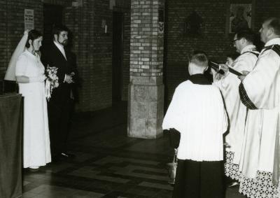Huwelijk Heye-Genbrugge in de kerk van Rieme (I), 1970