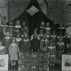 Klasfoto van 1e en 2e studiejaar gemeentelijke jongensschool Watervliet 1935