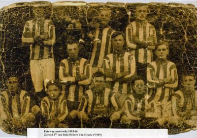 Ploegfoto van voetballers uit Knesselare, 1915