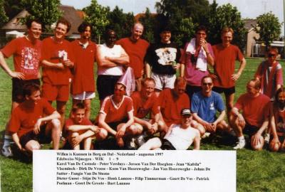 Vriendschappelijk voetbal met de fanfare, 1997