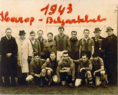 Vriendschappelijk voetbal tussen Harop en biljartclub, 1943