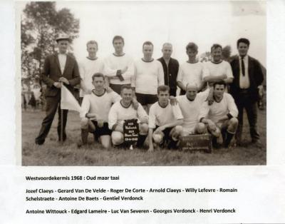 Vriendschappelijk voetbal tijdens Westvoordekermis, 1968