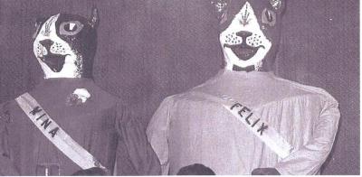Felix en Mina in 1962, hun eerste publieke verschijning in hun reuzenpak