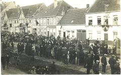Plechtige inhuldiging van pastoor Masier, Bassevelde 1914