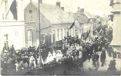 Plechtige inhuldiging van pastoor Masier in Bassevelde, 1914
