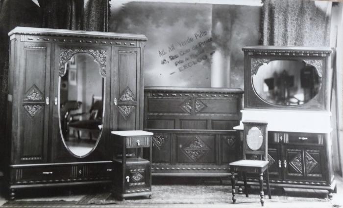 Nagebootste antieke meubelen in de beginjaren 1900